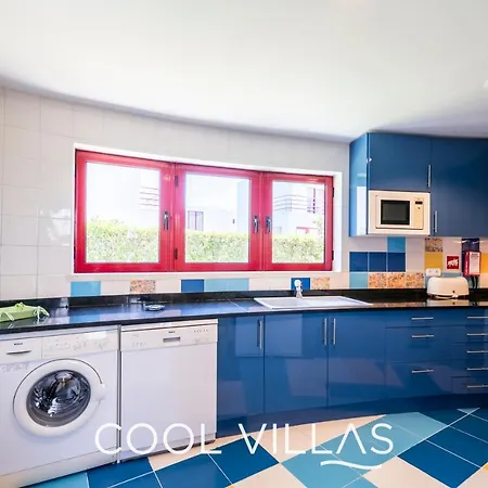 Acquamarina - 5 Bedroom, Water Front *