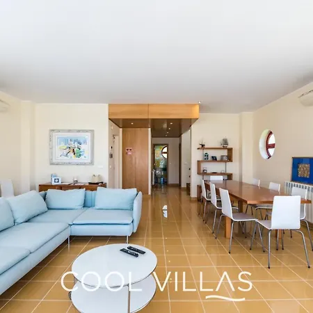 Acquamarina - 5 Bedroom, Water Front Feriehus *