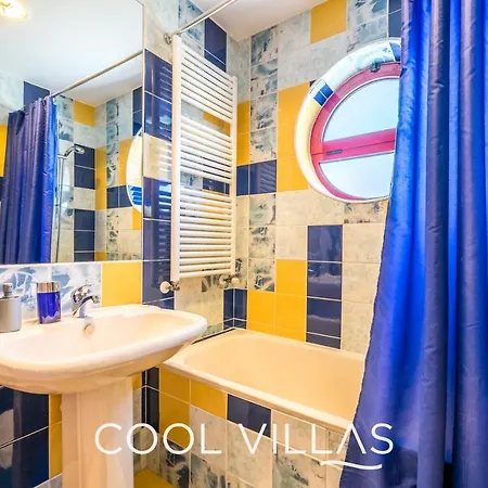 Acquamarina - 5 Bedroom, Water Front Holiday home Albufeira