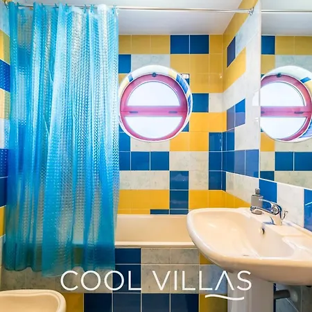 Сasa de vacaciones Acquamarina - 5 Bedroom, Water Front *